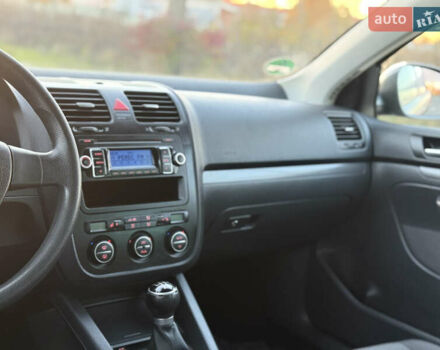 Зеленый Фольксваген Гольф, объемом двигателя 1.6 л и пробегом 174 тыс. км за 6500 $, фото 31 на Automoto.ua