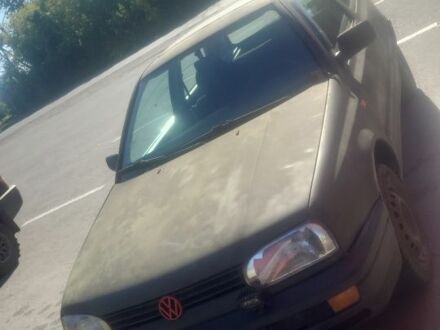 Зеленый Фольксваген Гольф, объемом двигателя 1.6 л и пробегом 300 тыс. км за 1423 $, фото 1 на Automoto.ua