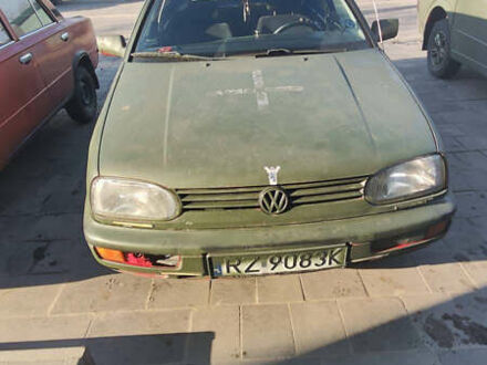 Фольксваген Гольф 1993 в Вольнянске на Automoto.ua Зеленый Фольксваген Гольф, объемом двигателя 1.6 л и пробегом 300 тыс. км за 1000 $, фото 1 на Automoto.ua