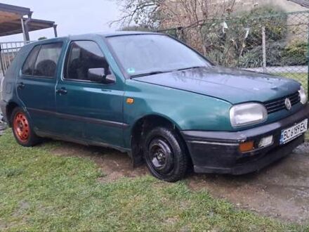 Зеленый Фольксваген Гольф, объемом двигателя 1.39 л и пробегом 325 тыс. км за 500 $, фото 1 на Automoto.ua