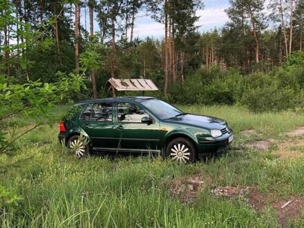 Зеленый Фольксваген Гольф, объемом двигателя 1.4 л и пробегом 326 тыс. км за 3800 $, фото 1 на Automoto.ua