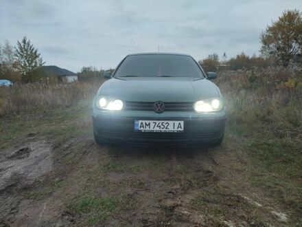 Зеленый Фольксваген Гольф, объемом двигателя 1.8 л и пробегом 230 тыс. км за 3800 $, фото 1 на Automoto.ua