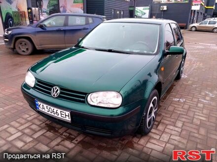Зеленый Фольксваген Гольф, объемом двигателя 1.6 л и пробегом 200 тыс. км за 3700 $, фото 1 на Automoto.ua