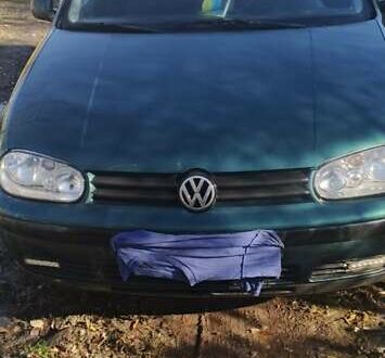 Зеленый Фольксваген Гольф, объемом двигателя 1.6 л и пробегом 400 тыс. км за 3200 $, фото 1 на Automoto.ua