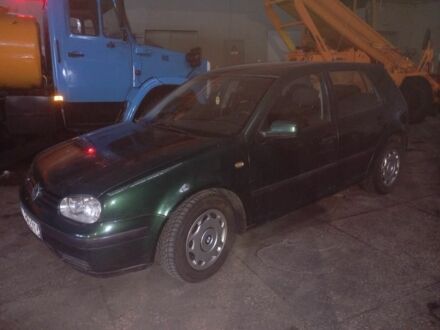 Зелений Фольксваген Гольф, об'ємом двигуна 2 л та пробігом 318 тис. км за 2100 $, фото 1 на Automoto.ua