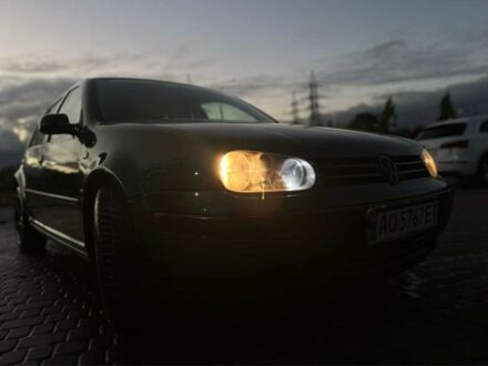 Зеленый Фольксваген Гольф, объемом двигателя 1.4 л и пробегом 300 тыс. км за 3100 $, фото 1 на Automoto.ua