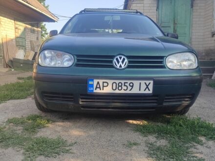 Зеленый Фольксваген Гольф, объемом двигателя 1.9 л и пробегом 300 тыс. км за 3500 $, фото 1 на Automoto.ua