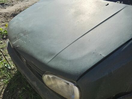 Зеленый Фольксваген Гольф, объемом двигателя 1 л и пробегом 300 тыс. км за 758 $, фото 1 на Automoto.ua