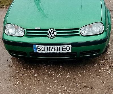 Зеленый Фольксваген Гольф, объемом двигателя 1.4 л и пробегом 216 тыс. км за 3700 $, фото 1 на Automoto.ua