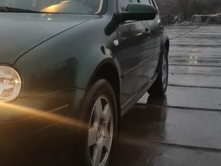 Зеленый Фольксваген Гольф, объемом двигателя 1.9 л и пробегом 305 тыс. км за 2999 $, фото 1 на Automoto.ua