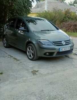 Зеленый Фольксваген Гольф, объемом двигателя 1.9 л и пробегом 337 тыс. км за 5400 $, фото 1 на Automoto.ua