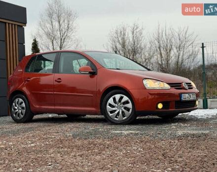 Оранжевый Фольксваген Гольф, объемом двигателя 1.6 л и пробегом 225 тыс. км за 5990 $, фото 4 на Automoto.ua