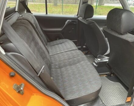 Помаранчевий Фольксваген Гольф, об'ємом двигуна 1.8 л та пробігом 139 тис. км за 2850 $, фото 9 на Automoto.ua