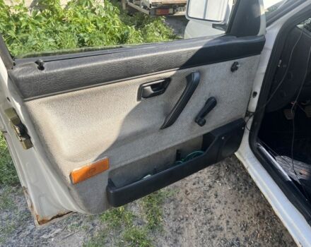 Белый Фольксваген Джетта, объемом двигателя 1.8 л и пробегом 295 тыс. км за 450 $, фото 4 на Automoto.ua