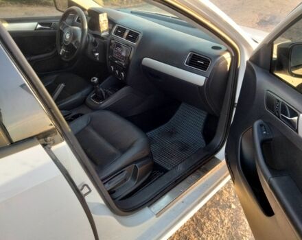 Фольксваген Джетта 2011 в Чернигове на Automoto.ua Белый Фольксваген Джетта, объемом двигателя 2 л и пробегом 250 тыс. км за 7000 $, фото 5 на Automoto.ua