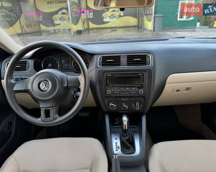 Фольксваген Джетта 2012 в Виннице на Automoto.ua Белый Фольксваген Джетта, объемом двигателя 2.48 л и пробегом 199 тыс. км за 8500 $, фото 3 на Automoto.ua