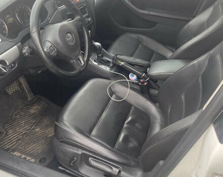 Белый Фольксваген Джетта, объемом двигателя 2.48 л и пробегом 213 тыс. км за 7777 $, фото 7 на Automoto.ua