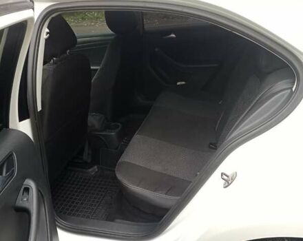 Фольксваген Джетта 2012 у Ромнах на Automoto.ua Білий Фольксваген Джетта, об'ємом двигуна 1.98 л та пробігом 262 тис. км за 7500 $, фото 16 на Automoto.ua