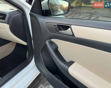 Фольксваген Джетта 2012 в Виннице на Automoto.ua Белый Фольксваген Джетта, объемом двигателя 2.48 л и пробегом 199 тыс. км за 8500 $, фото 42 на Automoto.ua