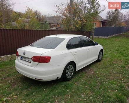 Фольксваген Джетта 2012 у Ромнах на Automoto.ua Білий Фольксваген Джетта, об'ємом двигуна 1.98 л та пробігом 262 тис. км за 7500 $, фото 5 на Automoto.ua
