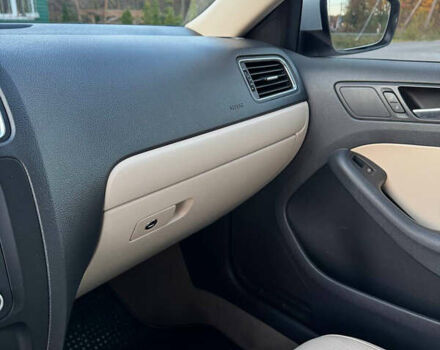 Фольксваген Джетта 2012 в Виннице на Automoto.ua Белый Фольксваген Джетта, объемом двигателя 2.48 л и пробегом 199 тыс. км за 8500 $, фото 33 на Automoto.ua