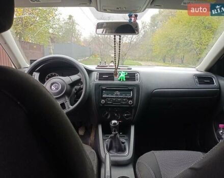 Фольксваген Джетта 2012 у Ромнах на Automoto.ua Білий Фольксваген Джетта, об'ємом двигуна 1.98 л та пробігом 262 тис. км за 7500 $, фото 11 на Automoto.ua
