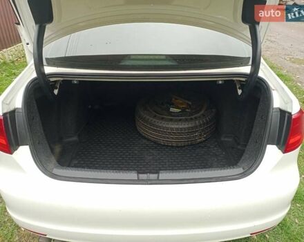 Фольксваген Джетта 2012 у Ромнах на Automoto.ua Білий Фольксваген Джетта, об'ємом двигуна 1.98 л та пробігом 262 тис. км за 7500 $, фото 2 на Automoto.ua