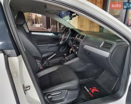 Білий Фольксваген Джетта, об'ємом двигуна 1.97 л та пробігом 180 тис. км за 9899 $, фото 50 на Automoto.ua