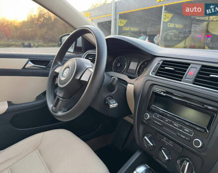 Фольксваген Джетта 2012 в Виннице на Automoto.ua Белый Фольксваген Джетта, объемом двигателя 2.48 л и пробегом 199 тыс. км за 8500 $, фото 27 на Automoto.ua