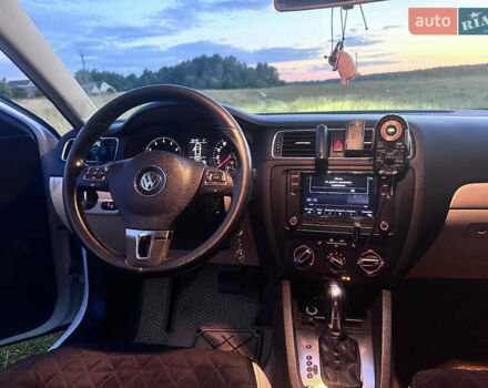 Белый Фольксваген Джетта, объемом двигателя 2.5 л и пробегом 203 тыс. км за 10500 $, фото 7 на Automoto.ua