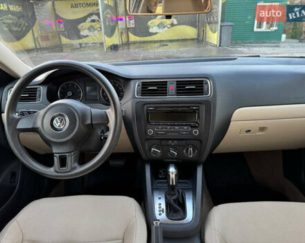 Фольксваген Джетта 2012 в Виннице на Automoto.ua Белый Фольксваген Джетта, объемом двигателя 2.48 л и пробегом 199 тыс. км за 8500 $, фото 26 на Automoto.ua