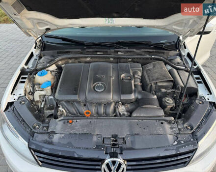 Фольксваген Джетта 2012 в Виннице на Automoto.ua Белый Фольксваген Джетта, объемом двигателя 2.48 л и пробегом 199 тыс. км за 8500 $, фото 44 на Automoto.ua