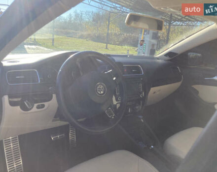 Білий Фольксваген Джетта, об'ємом двигуна 1.97 л та пробігом 275 тис. км за 10000 $, фото 4 на Automoto.ua