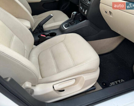 Фольксваген Джетта 2012 в Виннице на Automoto.ua Белый Фольксваген Джетта, объемом двигателя 2.48 л и пробегом 199 тыс. км за 8500 $, фото 43 на Automoto.ua