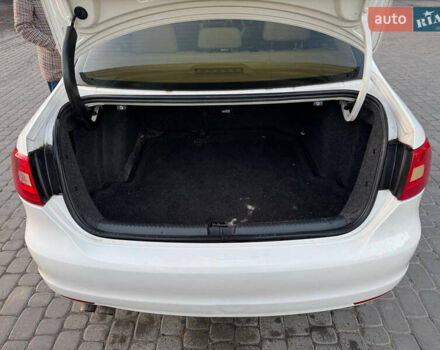 Фольксваген Джетта 2012 в Виннице на Automoto.ua Белый Фольксваген Джетта, объемом двигателя 2.48 л и пробегом 199 тыс. км за 8500 $, фото 46 на Automoto.ua