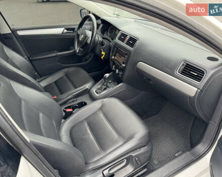 Белый Фольксваген Джетта, объемом двигателя 2.48 л и пробегом 277 тыс. км за 9000 $, фото 8 на Automoto.ua