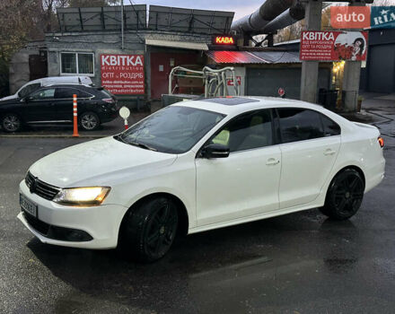 Фольксваген Джетта 2013 в Киеве на Automoto.ua Белый Фольксваген Джетта, объемом двигателя 2.48 л и пробегом 230 тыс. км за 7000 $, фото 2 на Automoto.ua