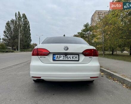 Фольксваген Джетта 2013 в Запорожье на Automoto.ua Белый Фольксваген Джетта, объемом двигателя 1.97 л и пробегом 216 тыс. км за 10400 $, фото 3 на Automoto.ua