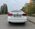 Фольксваген Джетта 2013 в Запорожье на Automoto.ua Белый Фольксваген Джетта, объемом двигателя 1.97 л и пробегом 216 тыс. км за 10400 $, фото 3 на Automoto.ua