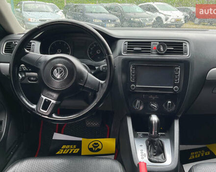 Белый Фольксваген Джетта, объемом двигателя 2.48 л и пробегом 236 тыс. км за 9999 $, фото 18 на Automoto.ua