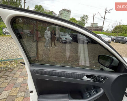 Белый Фольксваген Джетта, объемом двигателя 2.48 л и пробегом 236 тыс. км за 9999 $, фото 9 на Automoto.ua