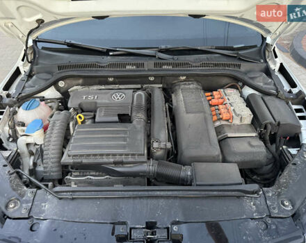 Белый Фольксваген Джетта, объемом двигателя 1.4 л и пробегом 243 тыс. км за 10999 $, фото 58 на Automoto.ua