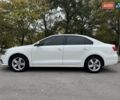 Фольксваген Джетта 2013 в Запорожье на Automoto.ua Белый Фольксваген Джетта, объемом двигателя 1.97 л и пробегом 216 тыс. км за 10400 $, фото 5 на Automoto.ua
