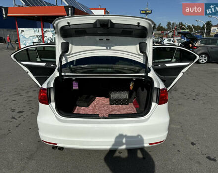 Белый Фольксваген Джетта, объемом двигателя 2.48 л и пробегом 230 тыс. км за 9700 $, фото 14 на Automoto.ua