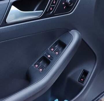 Білий Фольксваген Джетта, об'ємом двигуна 2 л та пробігом 151 тис. км за 10000 $, фото 5 на Automoto.ua