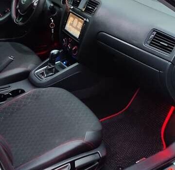 Білий Фольксваген Джетта, об'ємом двигуна 2 л та пробігом 151 тис. км за 10000 $, фото 12 на Automoto.ua