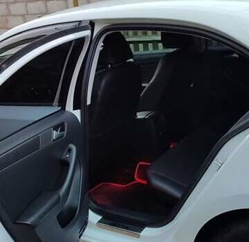 Білий Фольксваген Джетта, об'ємом двигуна 2 л та пробігом 151 тис. км за 10000 $, фото 9 на Automoto.ua