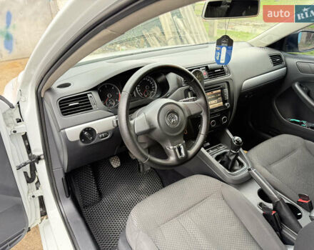 Белый Фольксваген Джетта, объемом двигателя 2 л и пробегом 195 тыс. км за 9000 $, фото 20 на Automoto.ua