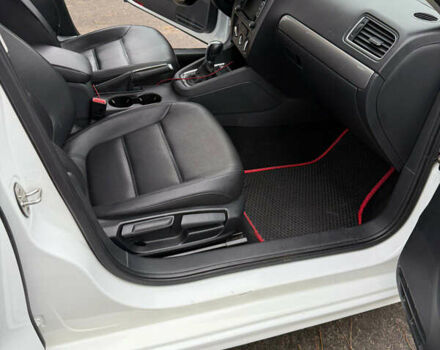 Білий Фольксваген Джетта, об'ємом двигуна 1.8 л та пробігом 165 тис. км за 10000 $, фото 12 на Automoto.ua