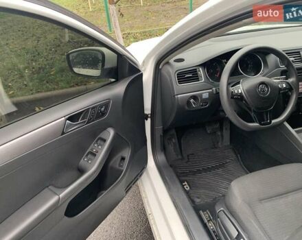 Белый Фольксваген Джетта, объемом двигателя 2 л и пробегом 120 тыс. км за 9900 $, фото 38 на Automoto.ua